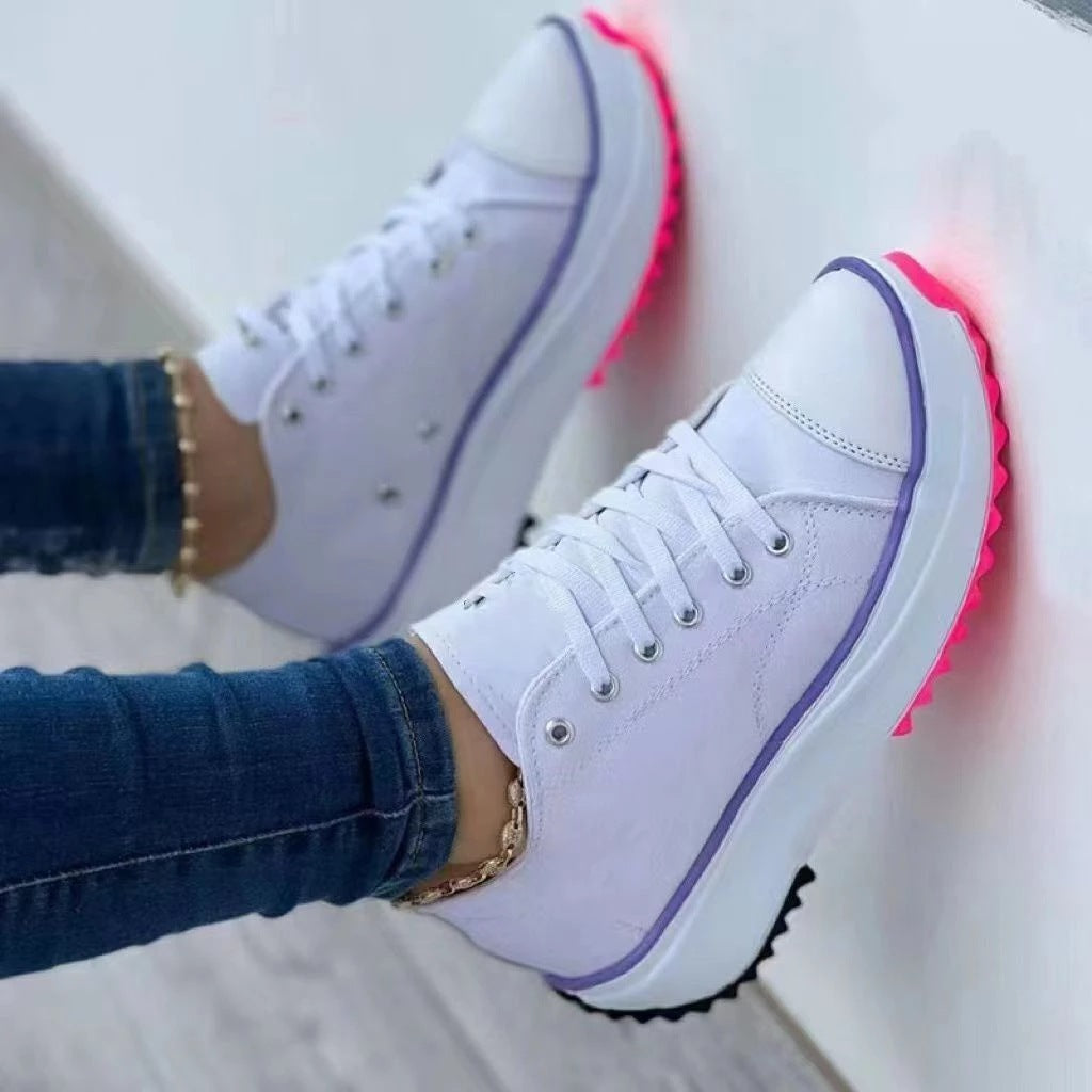 Damen Plateau-Sneaker mit Canvas-Obermaterial, verstärkter Zehenkappe und profilierter Gummilaufsohle Echo Archiv