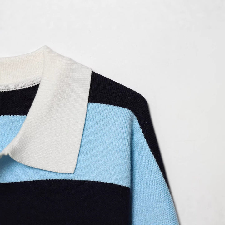 Damen gestreifter kurzer Rugby-Strickpullover mit offenem V-Ausschnitt und Hemdkragen Echoarchiv