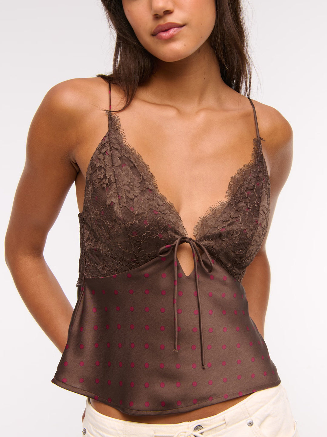 Damen Elegantes Negligé mit Spitzenakzenten Echo Archiv