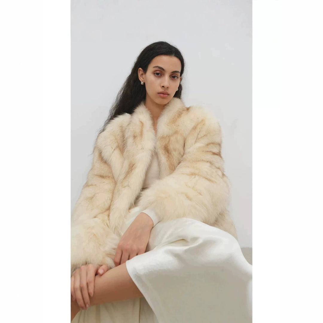 Damen Kurzmantel aus hochflorigem Kunstpelz mit tailliertem Boxy-Schnitt und voluminösem Schalkragen Echo Archiv