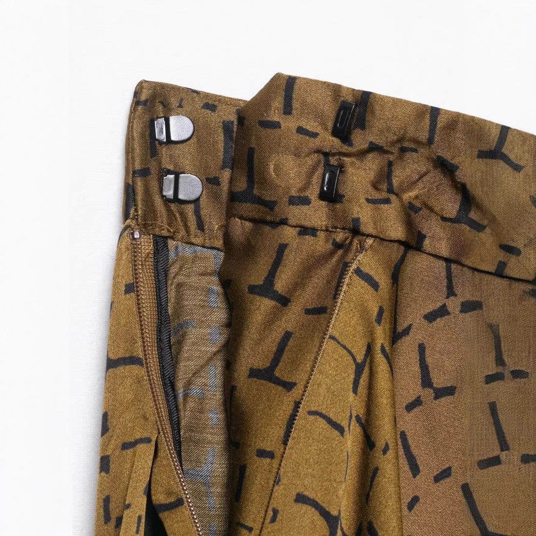 Damen Weite Palazzo-Hose mit asymmetrischem Volantsaum Echoarchiv