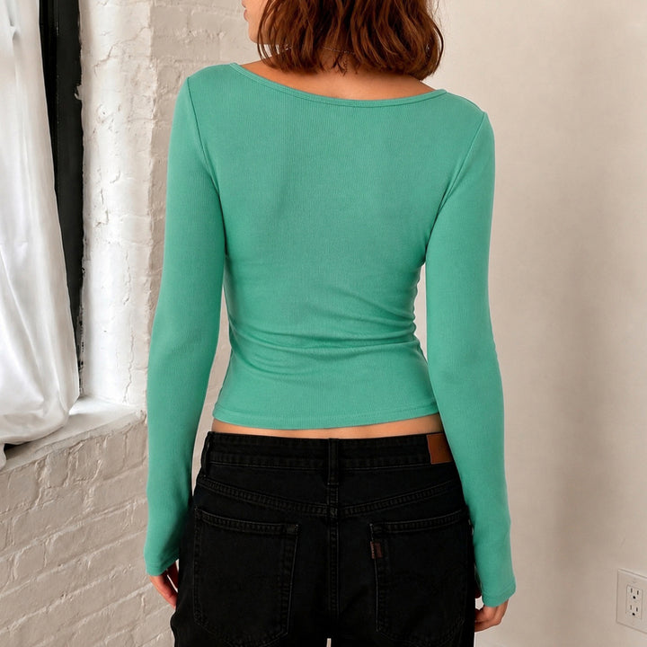 Damen Tailliertes Cropped-Longsleeve mit V‑Ausschnitt, feinem Rippstrick und Spitzen-Unterbrust Echo Archiv