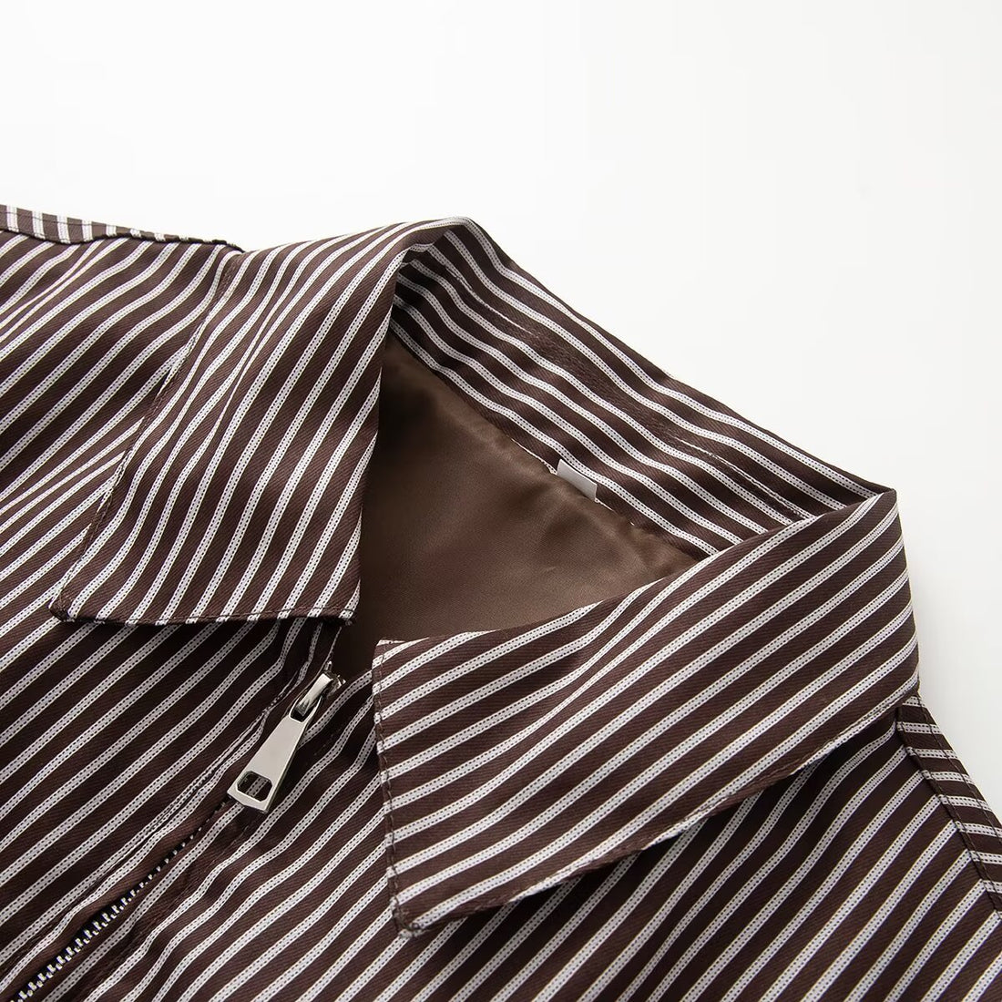 Damen Leichte gestreifte Blousonjacke mit Reißverschluss, Hemdkragen und elastischem Saum Echoarchiv