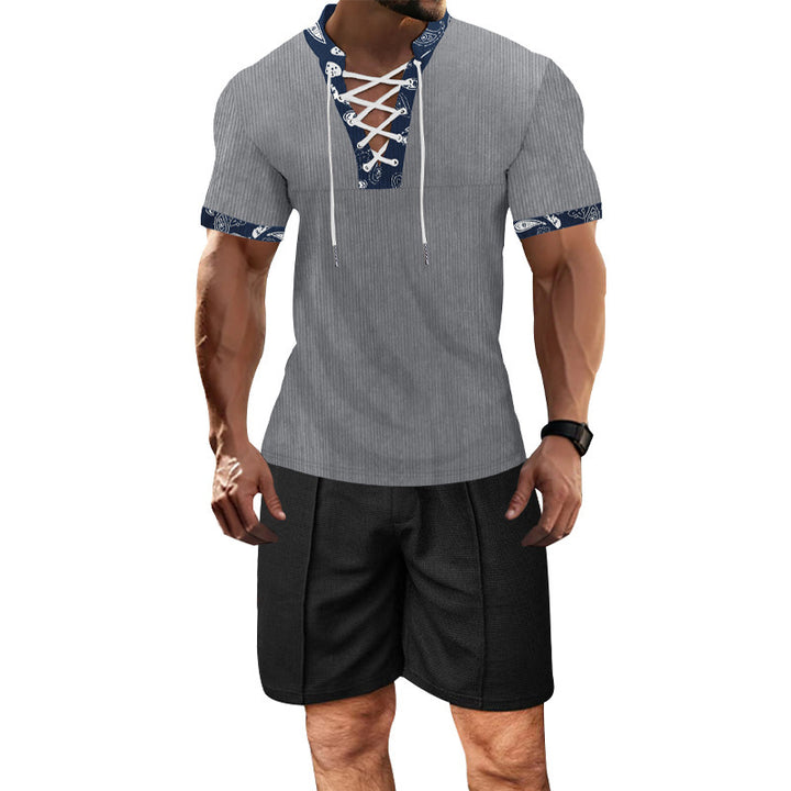 Herren lässiges Kurzarmshirt mit modischem Schnürdesign und kontrastierenden Ärmelabschlüssen Echoarchiv