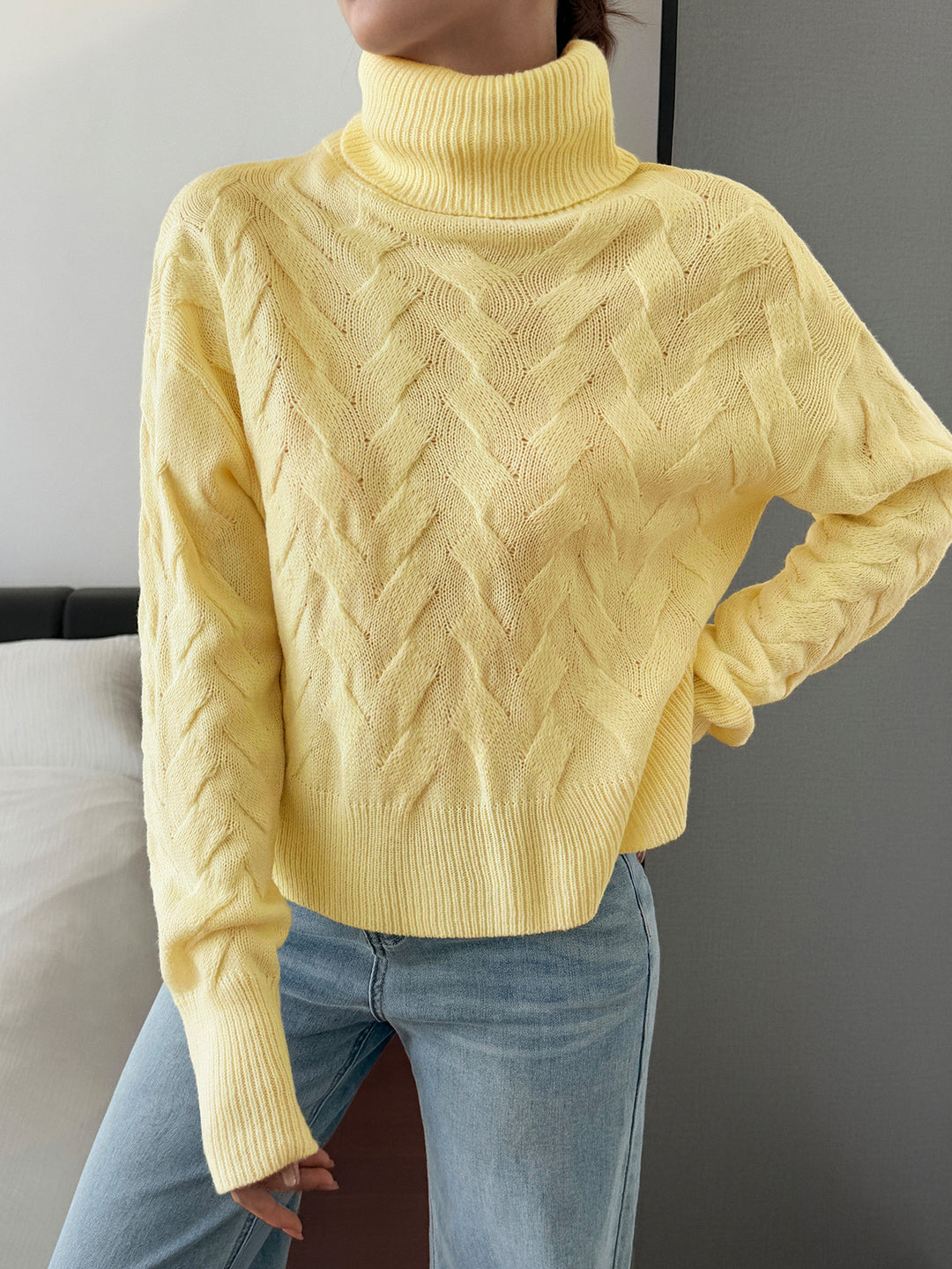 Damen grobstrick Rollkragenpullover mit Zopfstruktur, oversized Schnitt und längeren Ärmeln – Mavelle