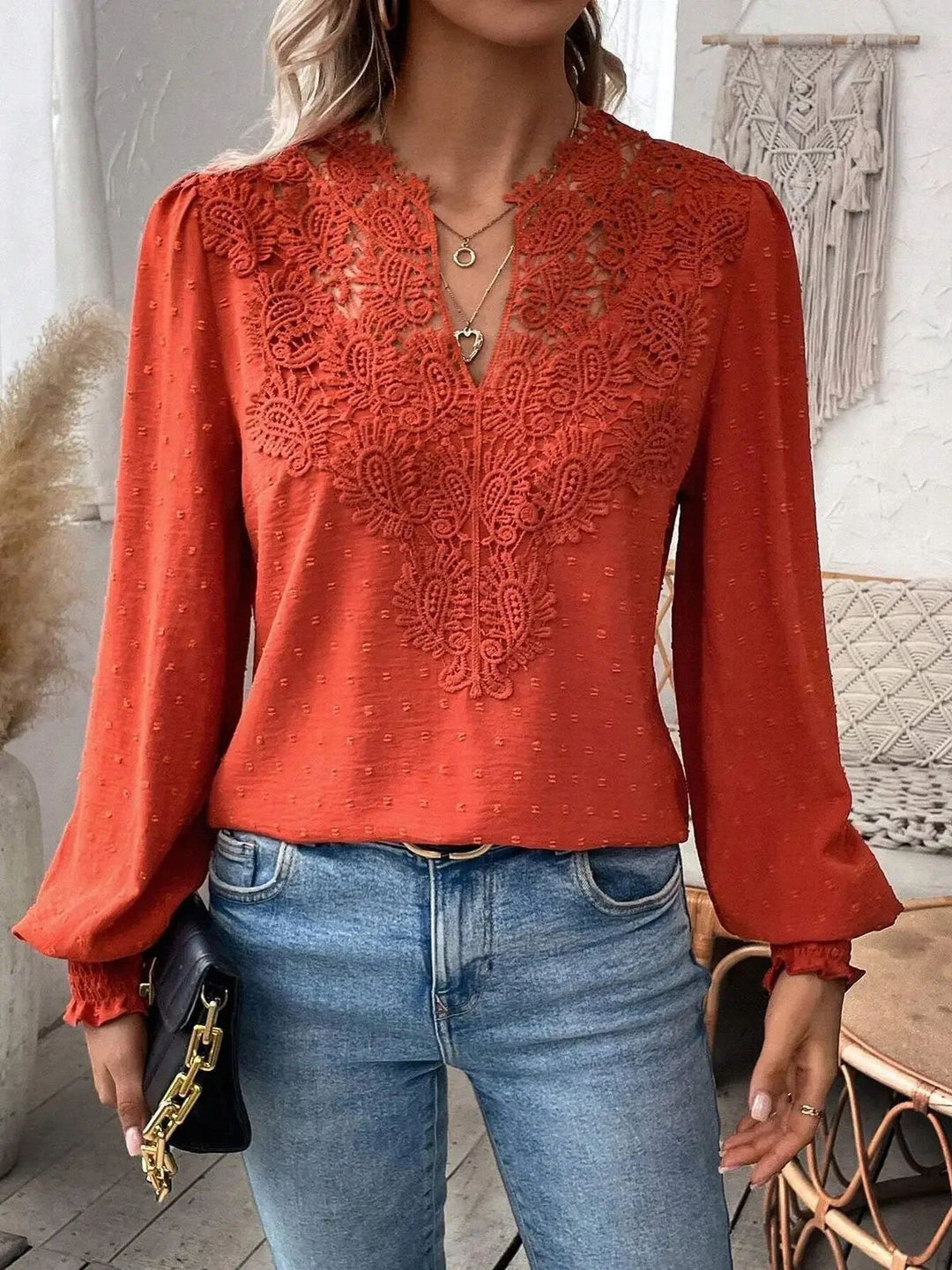 Damen nan Spitzenapplikation V-Ausschnitt Bluse mit Strukturpunkt, gerafften Manschetten und leicht taillierter Silhouette Echo Archiv
