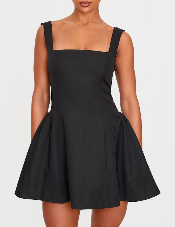 Damen A-Linien Kleid mit quadratischem Ausschnitt und angeschnittenen Taschen Echo Archiv