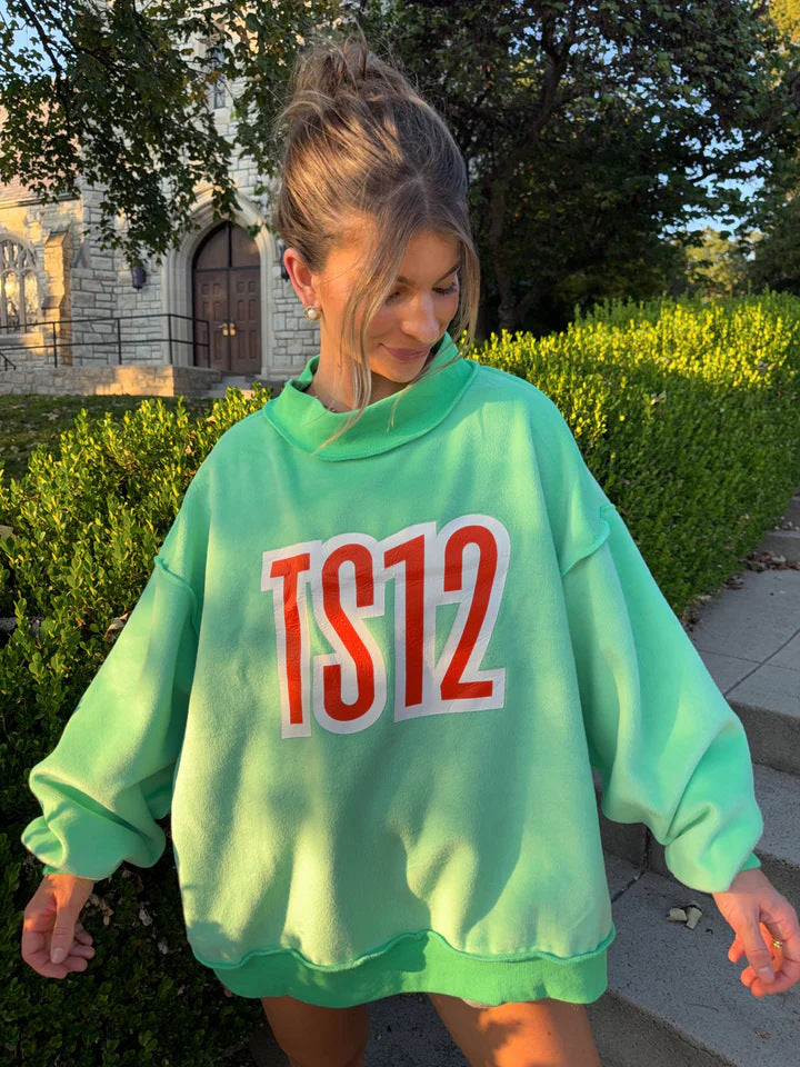 Damen nan weites Sweatshirt mit hohem Kragen und auffälligem Frontprint Echo Archiv