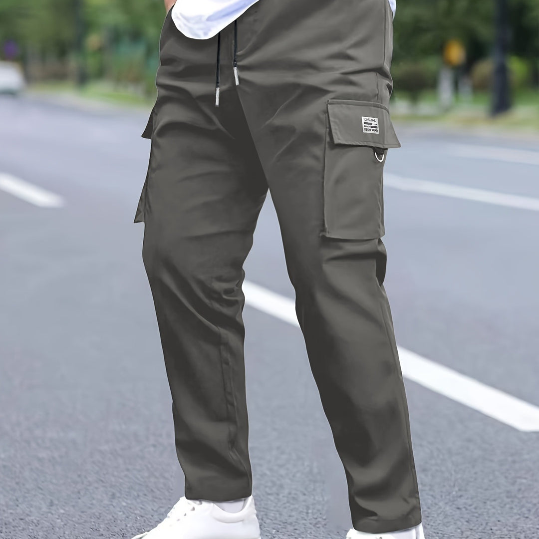 Herren Cargohose konisch zulaufend im Joggerstil mit Tunnelzug, Klappfächern & D‑Ring Echo Archiv