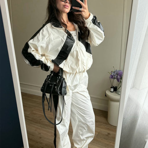 Damen Sportives Nylon-Set mit Boxy-Zipjacke und High‑Waist Jogger Echoarchiv