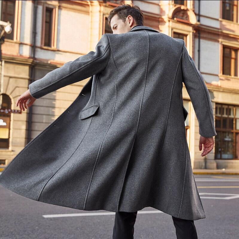 Herren Eleganter langer Mantel mit klassischem Schnitt und praktischen Taschen Echoarchiv