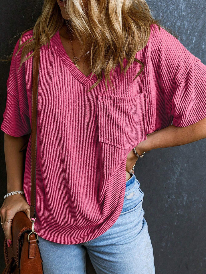 Damen Lässiges Rippstrick Oversize T-Shirt mit V-Ausschnitt und Brusttasche Echo Archiv