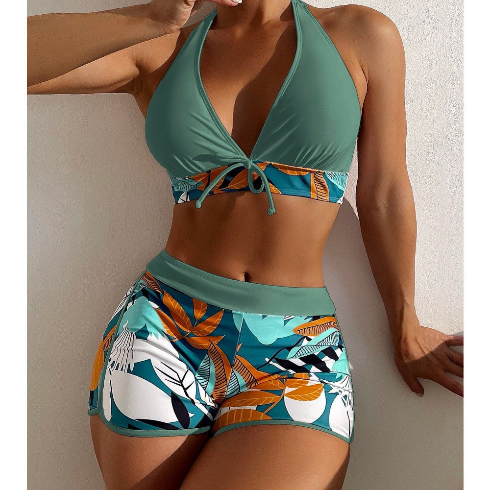 Damen Bikini-Set mit verspieltem Halter-Oberteil und sportlicher Shorts Echo Archiv