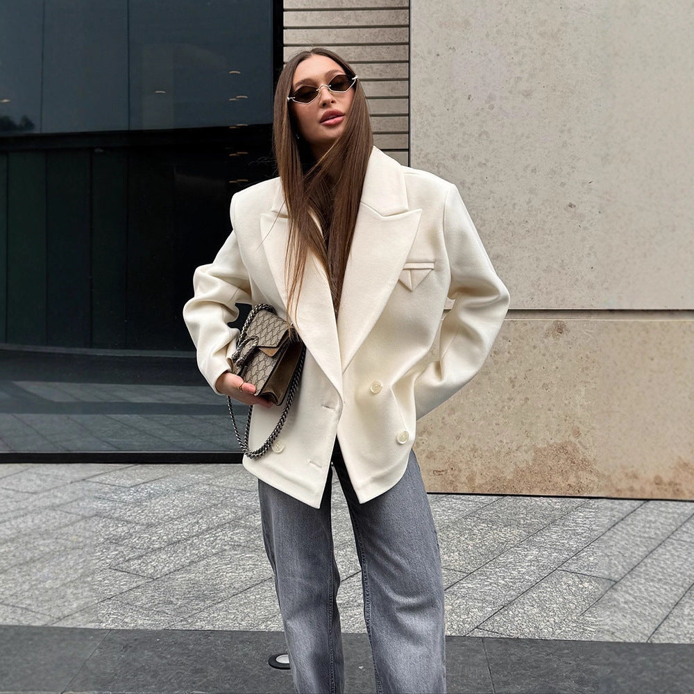 Damen Oversize Doppelreihiger Kurzblazer im Cocoon-Schnitt aus Wollmix Echoarchiv