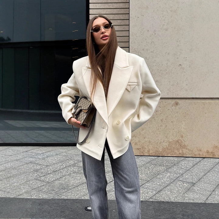 Damen Oversize Doppelreihiger Kurzblazer im Cocoon-Schnitt aus Wollmix Echoarchiv