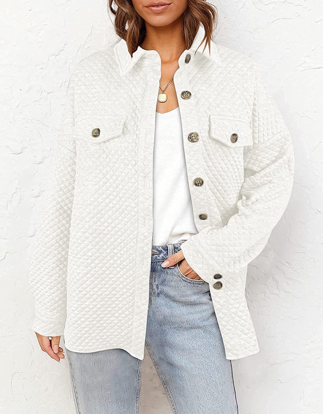 Damen Stepp Übergangshemdjacke mit Oversize Schnitt Brustpatten und Knopfleiste – Célinea