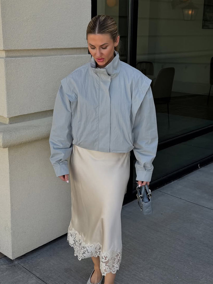 Damen Cropped Übergangsjacke mit Stehkragen und betonter Schulterpartie Echoarchiv