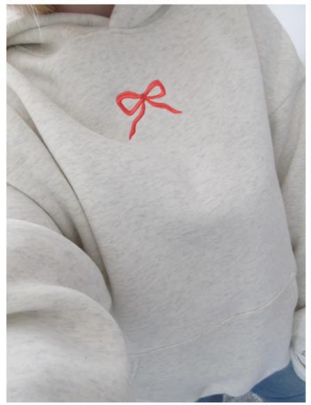 Damen-Hoodie mit floralem Stickdesign und bedrucktem Kapuzenfutter – Auréline