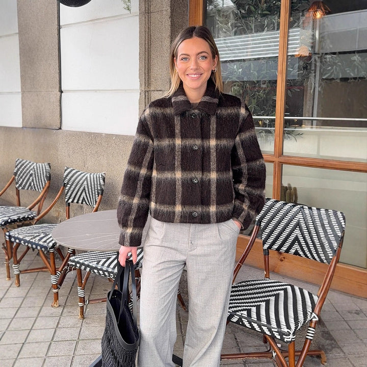 Damen Kurze karierte Bouclé‑Jacke mit kastiger Silhouette und Knopfleiste Echoarchiv