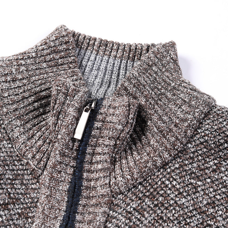 Herren modische Strickjacke mit hochgeschlossenem Kragen und praktischen Taschen Echoarchiv
