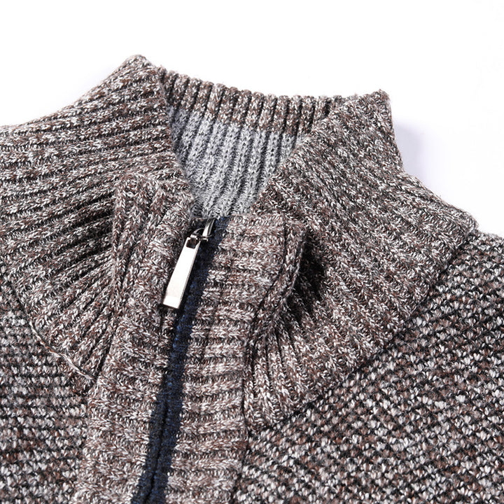 Herren modische Strickjacke mit hochgeschlossenem Kragen und praktischen Taschen Echoarchiv