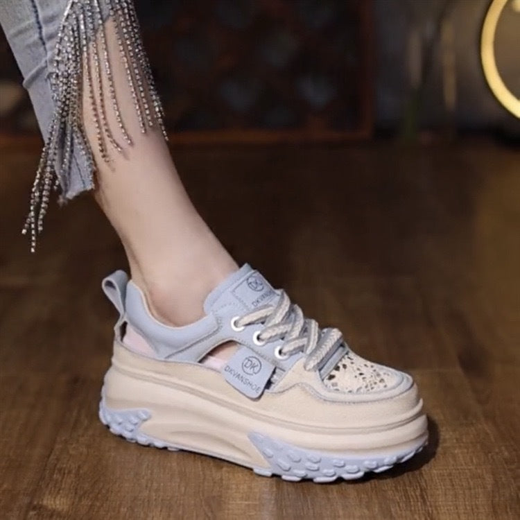 Damen Modische Sneaker mit luftigen Lochungen und dämpfender Laufsohle Echo Archiv