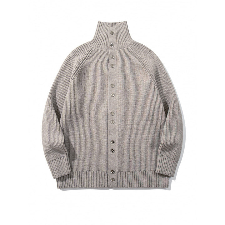 Herren grobgestrickter Knopfcardigan mit hohem Rollkragen und Raglanärmeln Echo Archiv