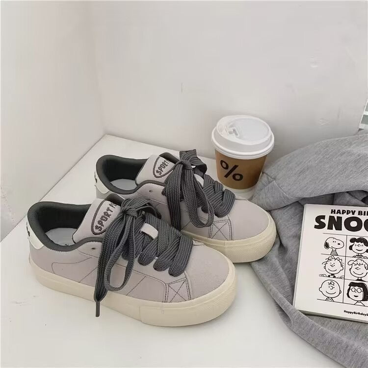 Damen Sportliche Sneakers aus hochwertigem Wildleder mit bequemen Schnürdetails Echo Archiv