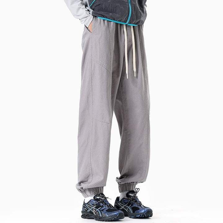 Herren Oversized Utility-Jogginghose aus robustem Baumwollmix mit Kordelbund, seitlichen Cargo‑Taschen & gerippten Bündchen Echoarchiv