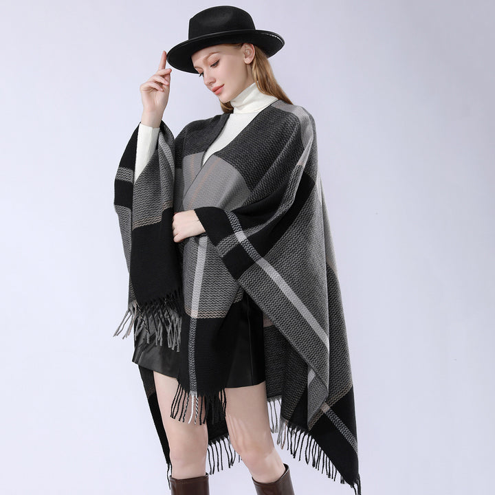 Damen Oversize-Capeponcho aus strukturierter Strickmischung mit V‑Ausschnitt, Karomuster und Fransen Echo Archiv