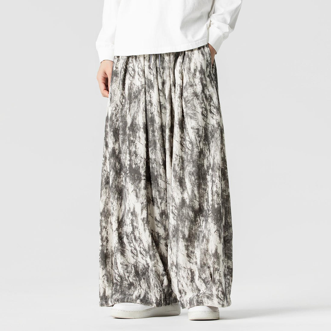 Herren Weite Cord-Loungehose mit Kellerfalten, elastischem Bund und Ballonbeinschnitt Echo Archiv
