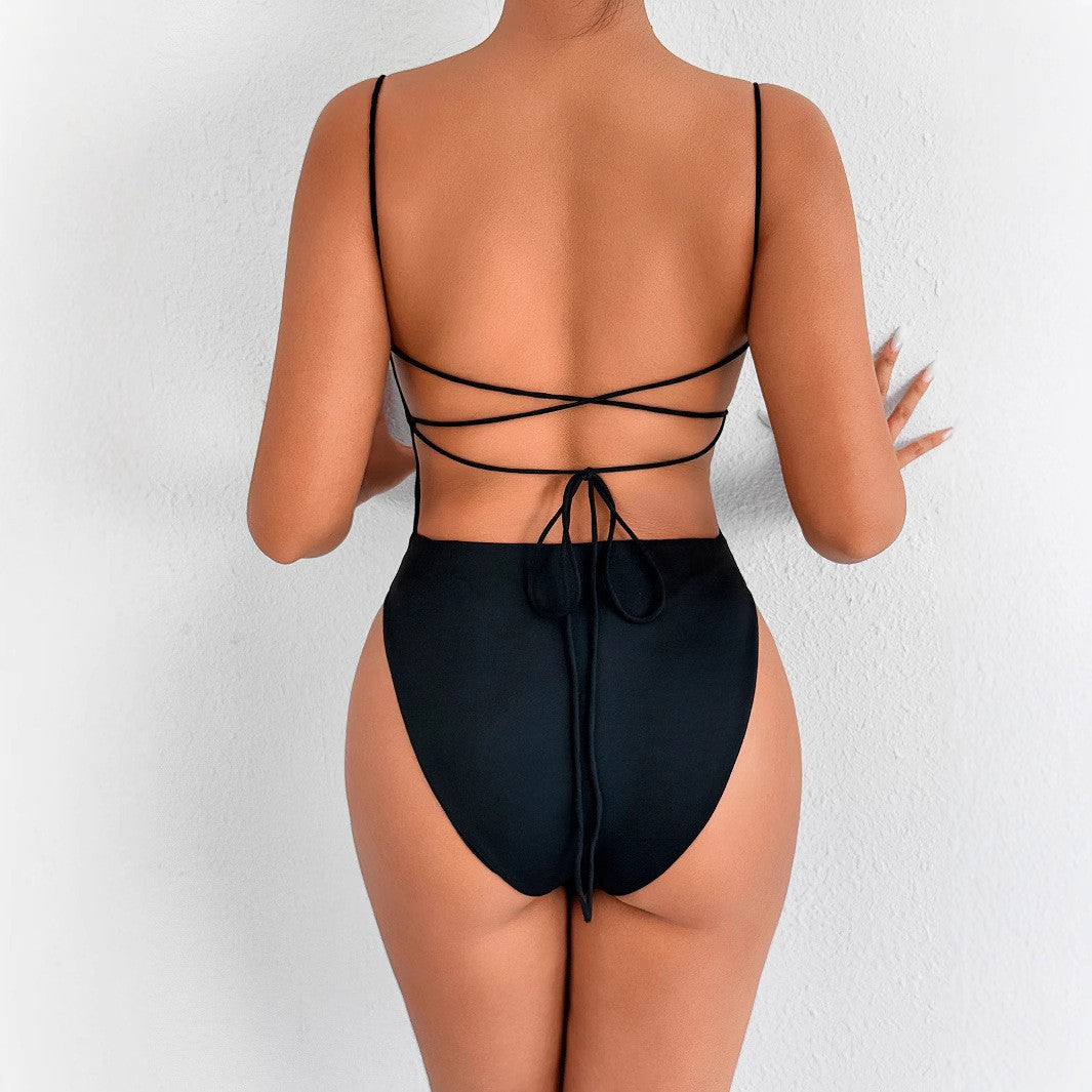 Damen Hochgeschnittenes Bade-Outfit mit schmalen Trägern Echo Archiv