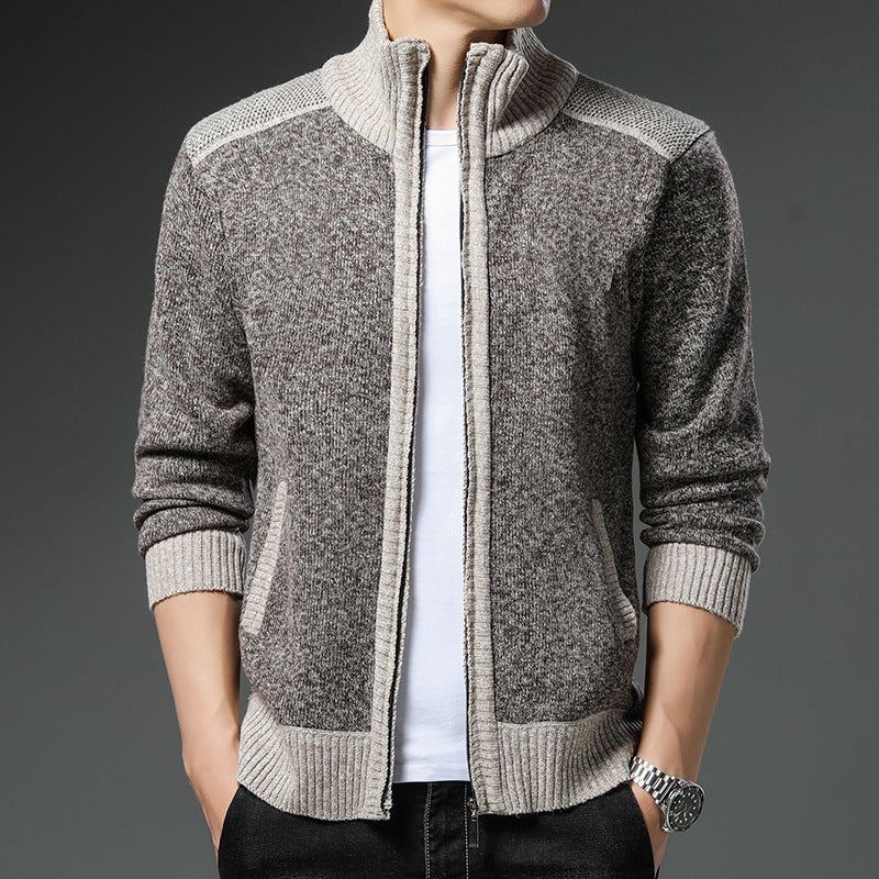 Herren Strickjacke mit hohen Kragen und praktischen Taschen Echoarchiv