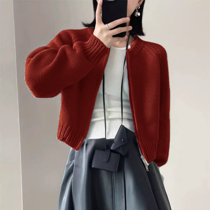 Damen Kurzjacke aus softem Feinstrick mit durchgehendem Reißverschluss und geripptem Saum Echoarchiv