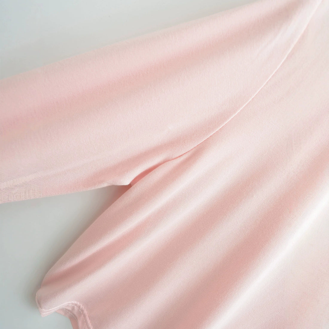 Damen Einschulter-Kurztop mit asymmetrischem Saum und Trompetenärmeln Echoarchiv
