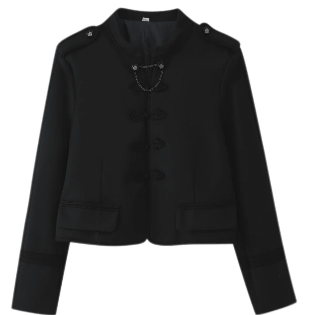 Damen 300+ taillierte Cropped‑Militärblazerjacke mit Stehkragen, Schulterpatten und dekorativen Froschverschlüssen Echo Archiv