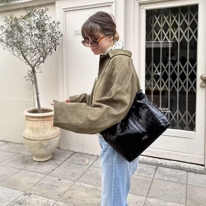 Damen Kurzjacke im Oversize‑Schnitt aus Wildleder‑Optik mit ballonförmigem Saum und Schulterpatten Echo Archiv