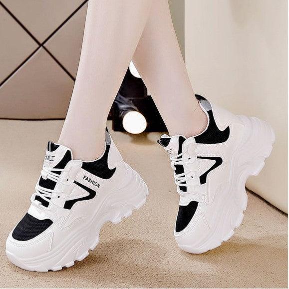 Damen Sportliche Sneakers mit atmungsaktiver Mesh-Oberfläche und dämpfender Sohle Echo Archiv