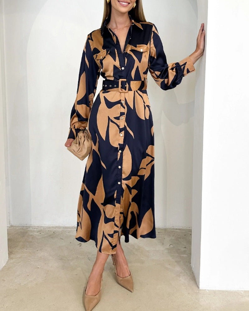 Damen nan fließendes Hemdblusenkleid mit Taillengürtel, Brustklappen und abstraktem Print Echo Archiv