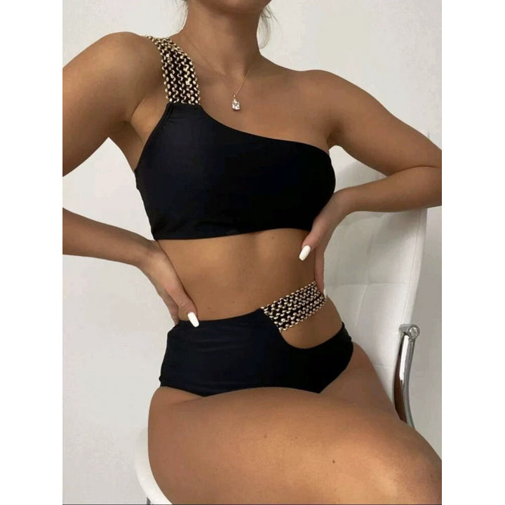 Damen Cut-Out Bikini mit asymmetrischem Schnitt und modischem Kettendetail Echo Archiv