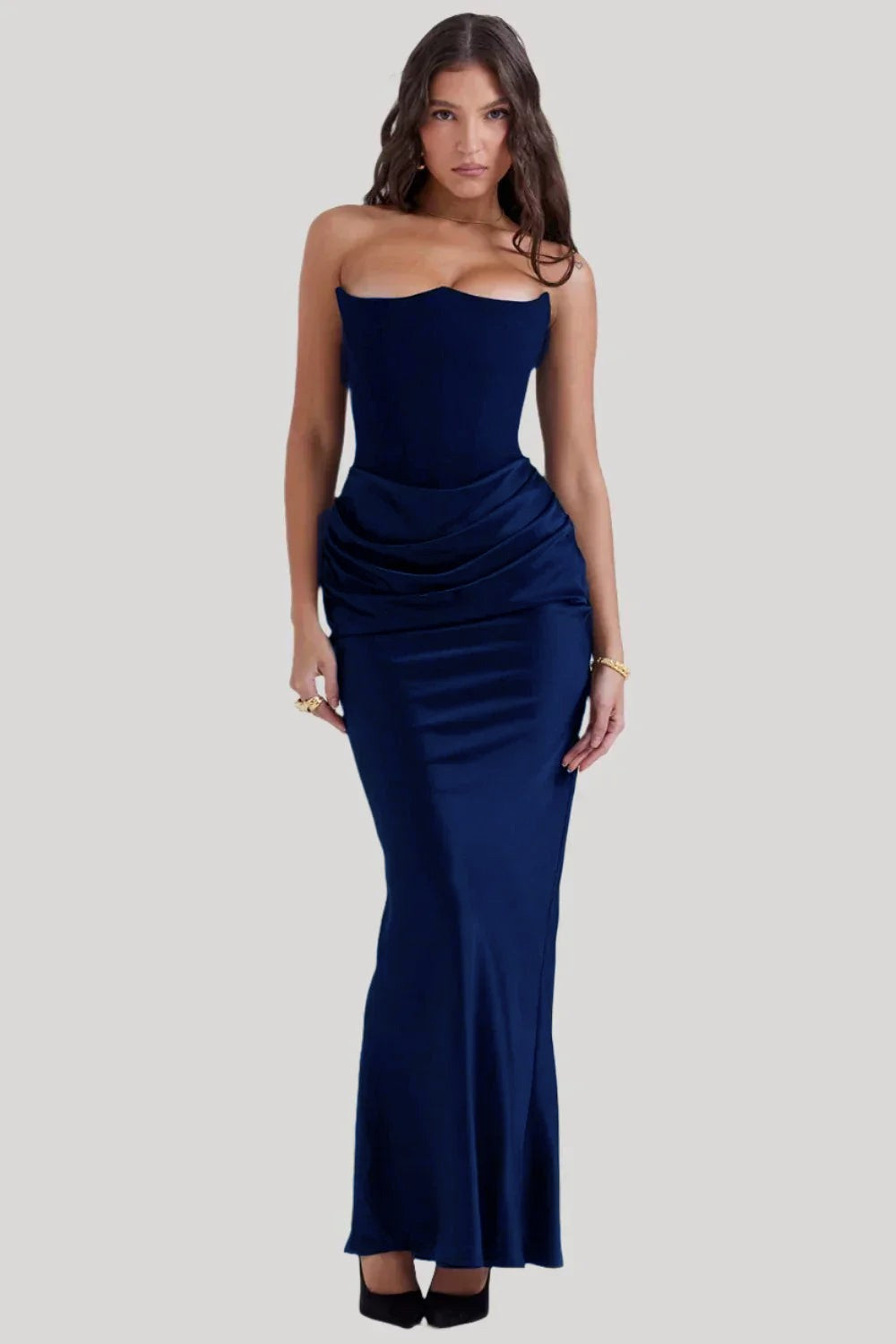 Damen Elegantes Abendkleid mit tiefem Dekolleté und drapierten Details Echo Archiv