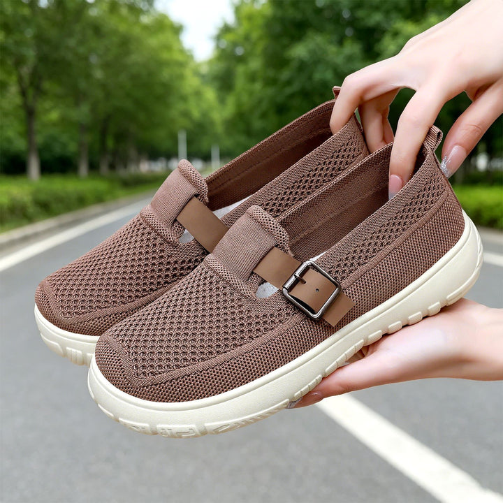 Damen nan atmungsaktiver Strick-Slip-On mit verstellbarer Metallschnalle und federnder Leicht-EVA-Sohle Echo Archiv