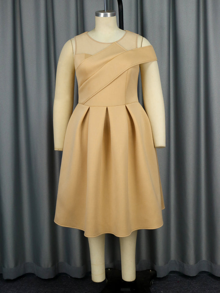 Damen Cocktailkleid mit asymmetrischem Schnitt und innovativen Plissee-Details Echo Archiv