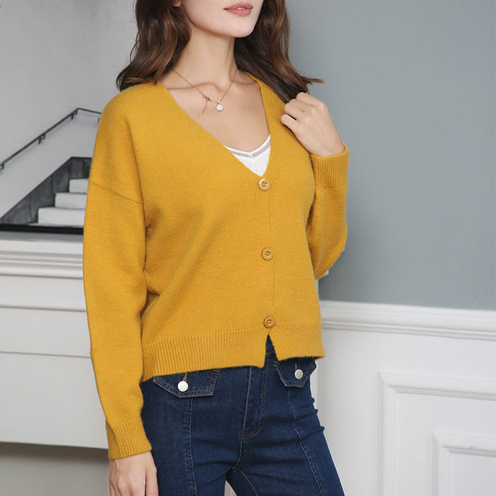 Damen Strickjacke mit V-Ausschnitt und Knopfdetails Echoarchiv