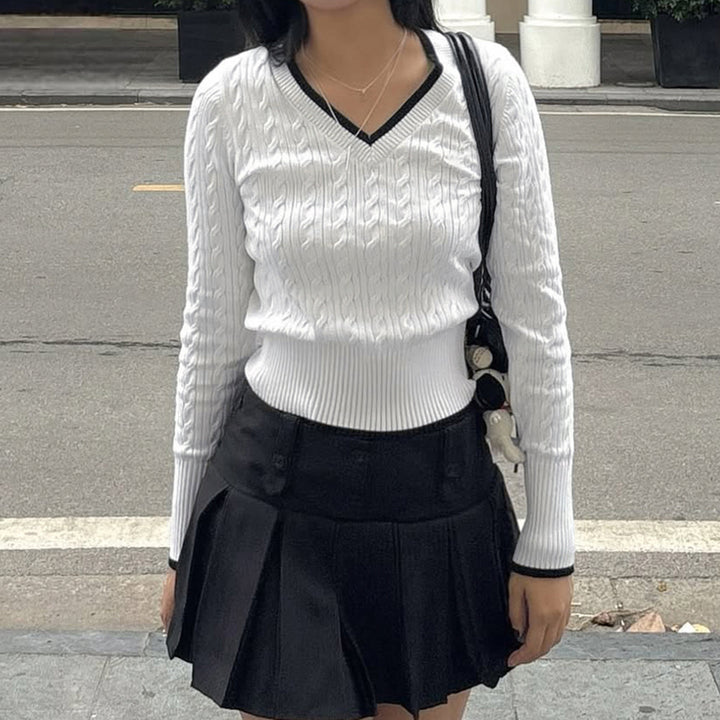 Damen Feinstrick-Pullover mit Zopfmuster, V-Ausschnitt und kontrastierendem Saum Echo Archiv