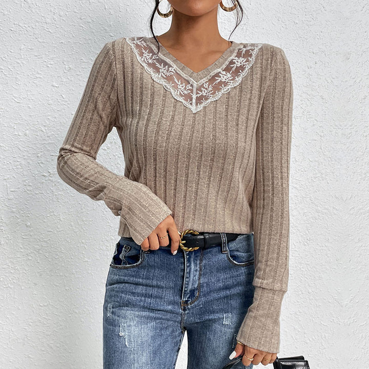 Damen Taillierter Rippstrick‑Pullover mit transparentem Spitzeneinsatz am V‑Ausschnitt Echoarchiv