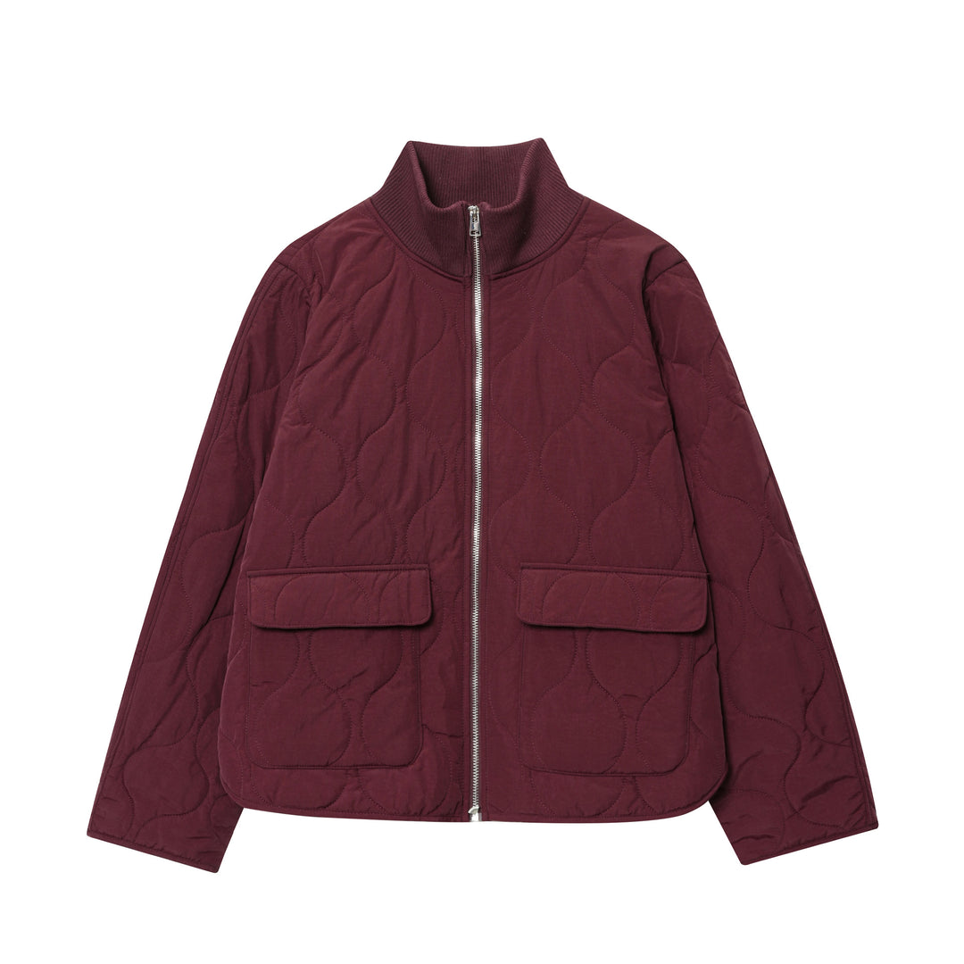 Damen leichte Steppjacke mit runder Steppung, hohem Rippkragen und aufgesetzten Klappentaschen – Célinea