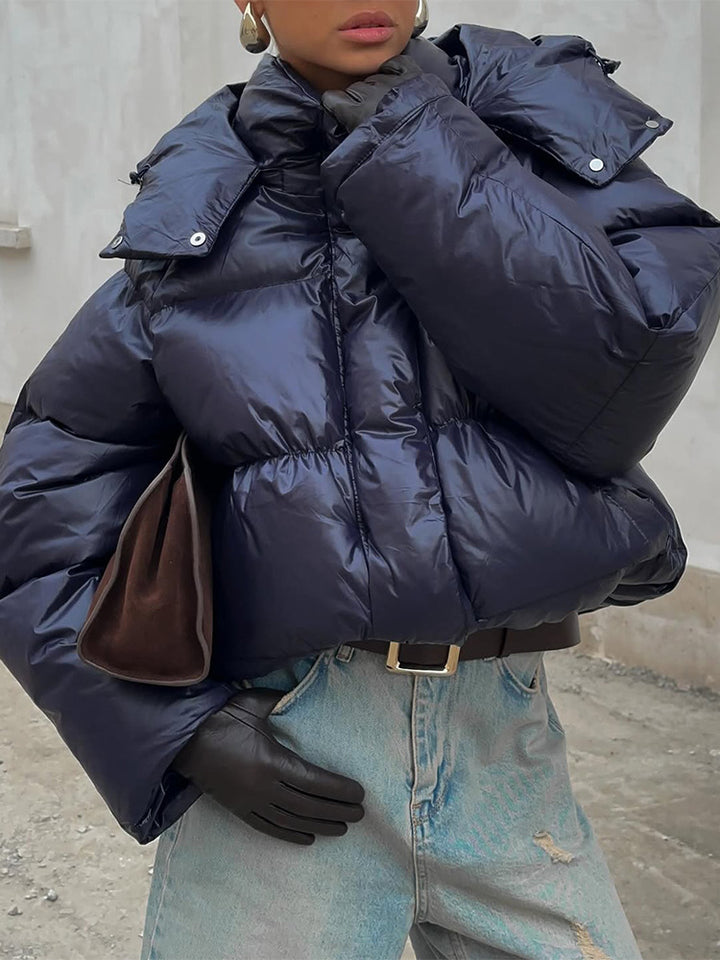 Damen Kurz geschnittene glänzende Oversize-Steppjacke mit hohem Kragen Echoarchiv