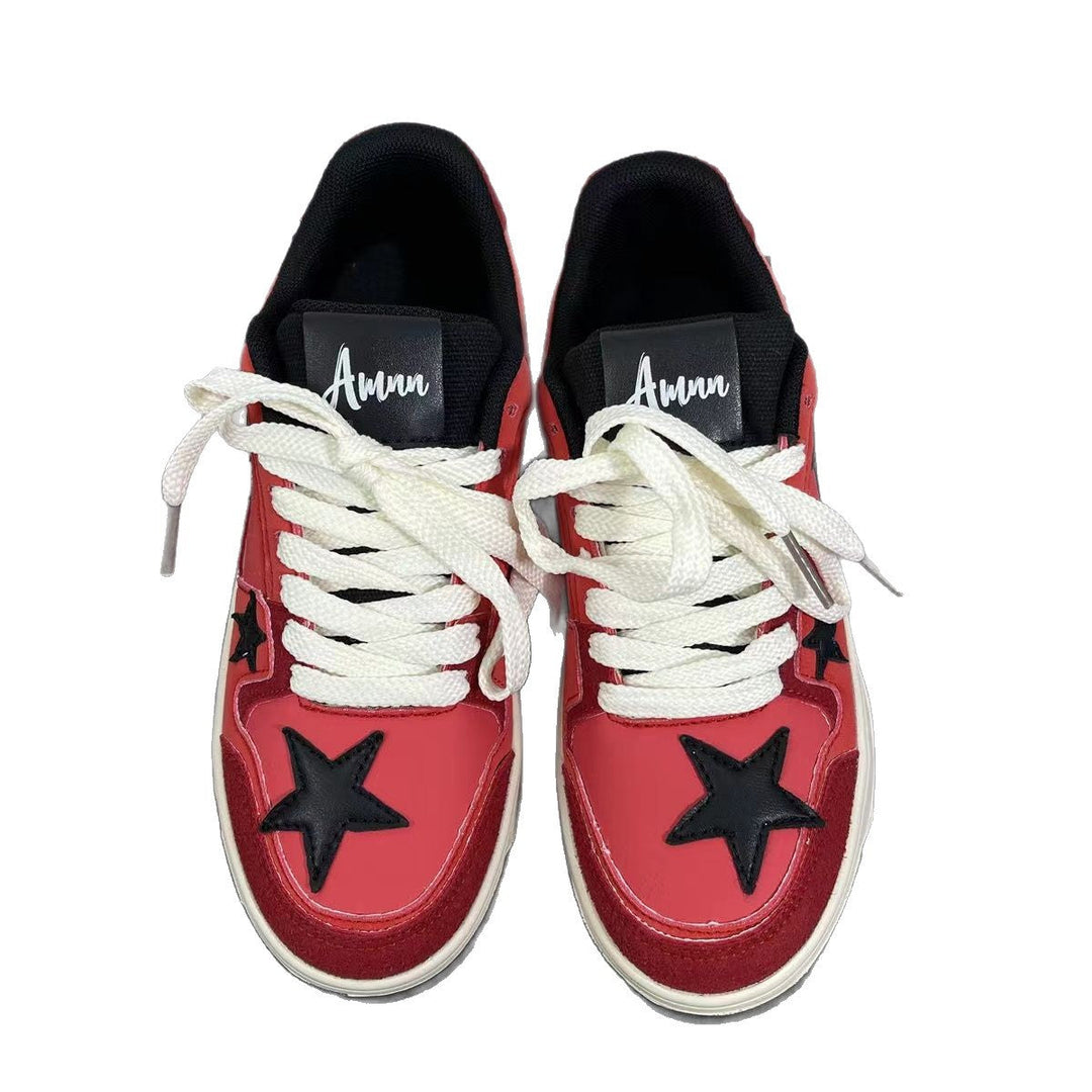Damen Sportliche Sneakers mit auffälliger Sternenapplikation und robustem Profil Echo Archiv