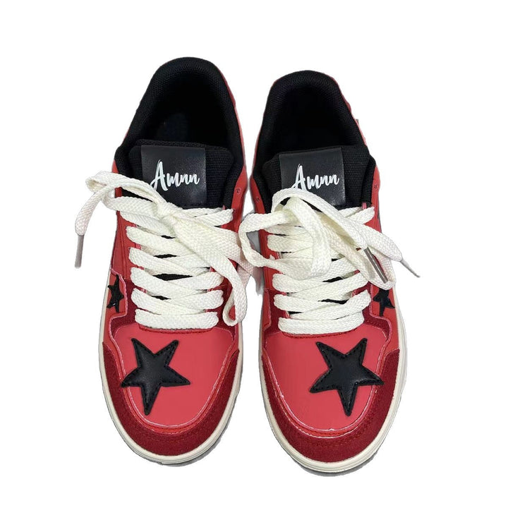 Damen Sportliche Sneakers mit auffälliger Sternenapplikation und robustem Profil Echo Archiv